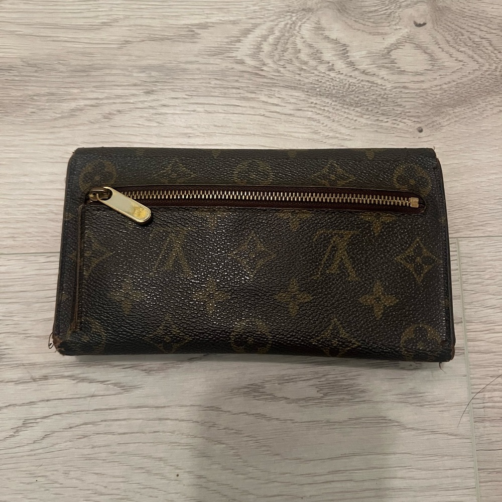 Louis Vuitton Wallet - Picture 3 of 6